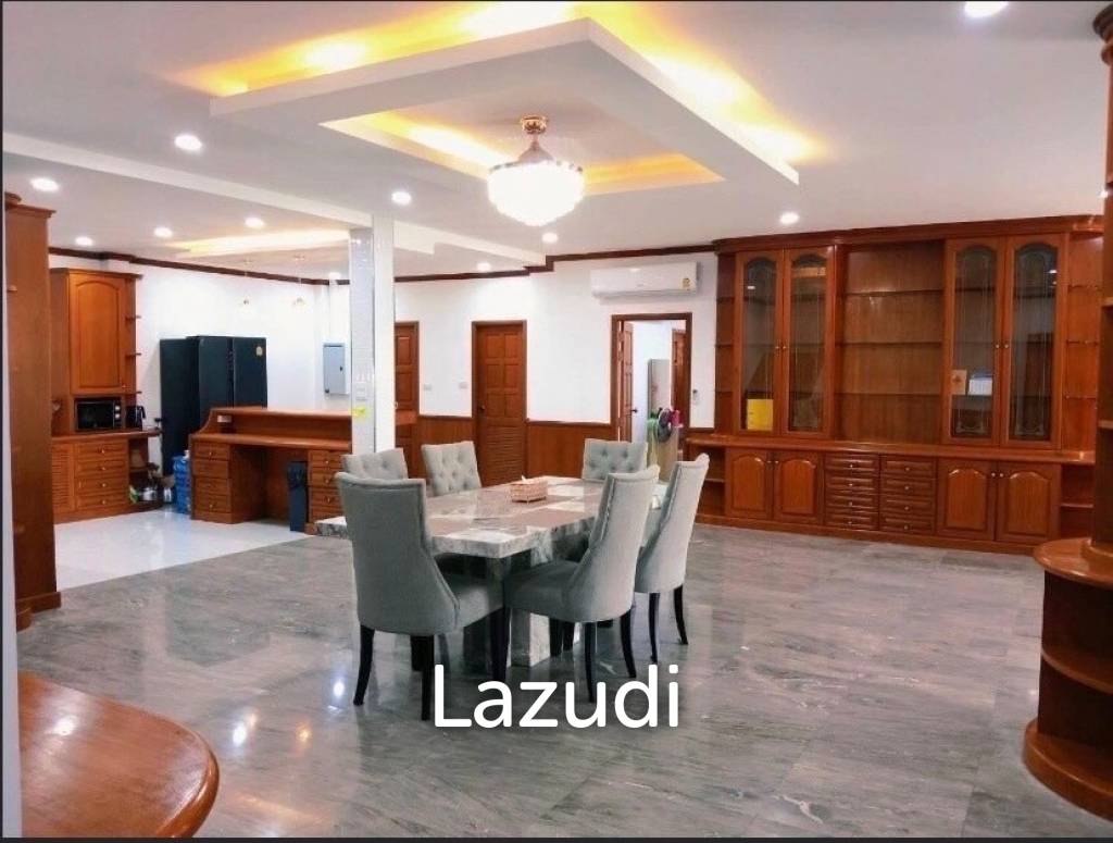 5 Bed Villa in Marb Prachan Pattaya