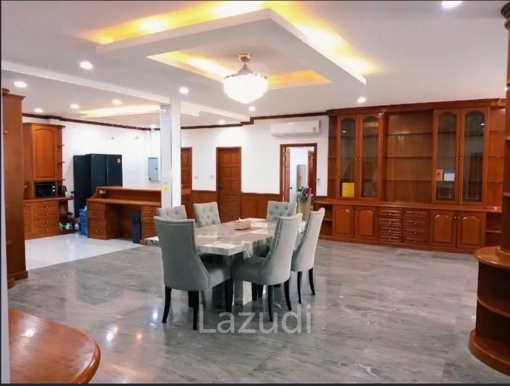 5 Bed Villa in Marb Prachan Pattaya