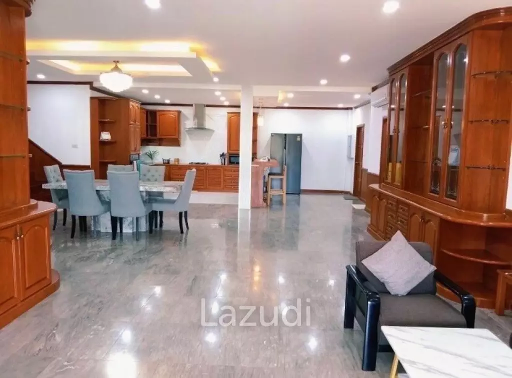 5 Bed Villa in Marb Prachan Pattaya