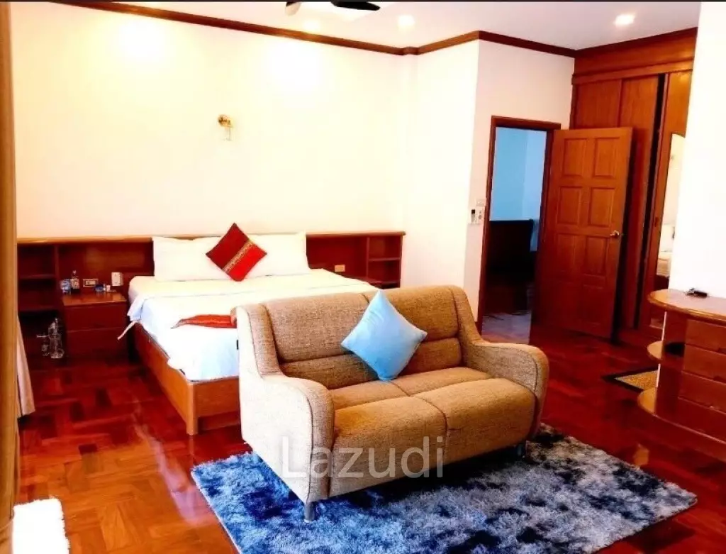 5 Bed Villa in Marb Prachan Pattaya