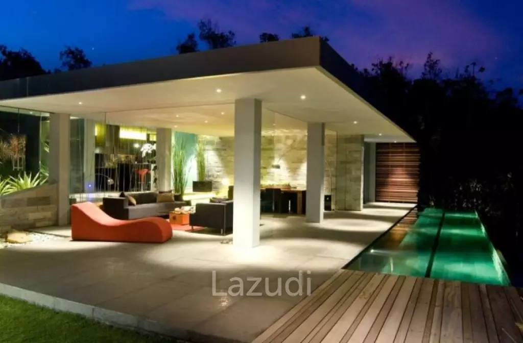 Modern designer 4 bedrooms villa fully furnished with sea views