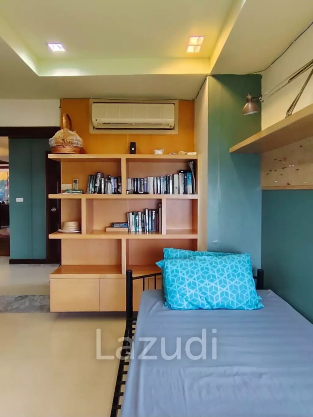 SANTI PURA : Good Value 3 Bed Condo On High Floor With Great Views