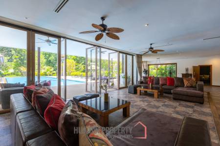 Amazing 9 bed, 8 Bath Pool Villa on Palm Hills Golf Course