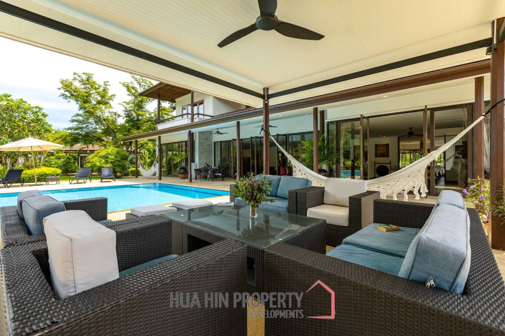 Amazing 9 bed, 8 Bath Pool Villa on Palm Hills Golf Course