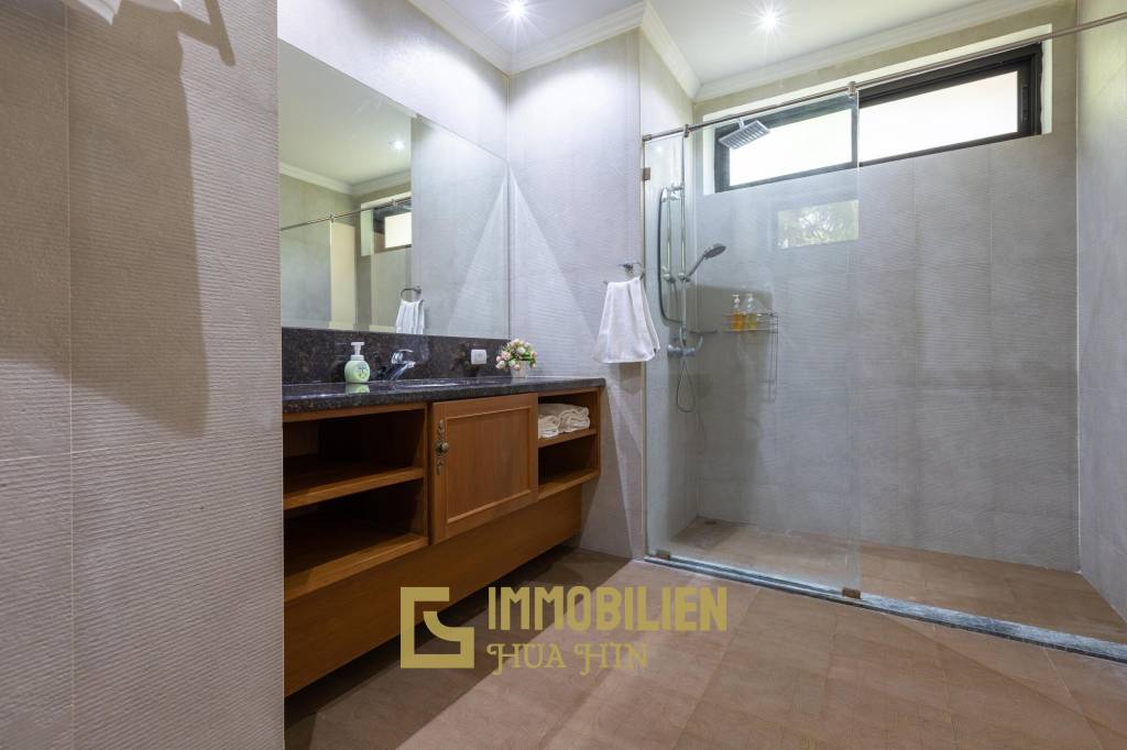 4,800 metro cuadrado 9 ` 8 Baño Villa de Venta