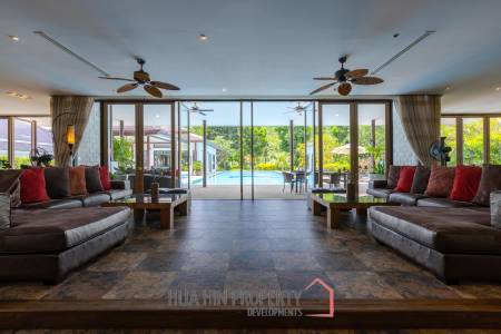 Amazing 9 bed, 8 Bath Pool Villa on Palm Hills Golf Course