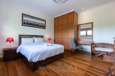 Amazing 9 bed, 8 Bath Pool Villa on Palm Hills Golf Course