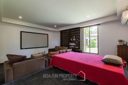 Amazing 9 bed, 8 Bath Pool Villa on Palm Hills Golf Course