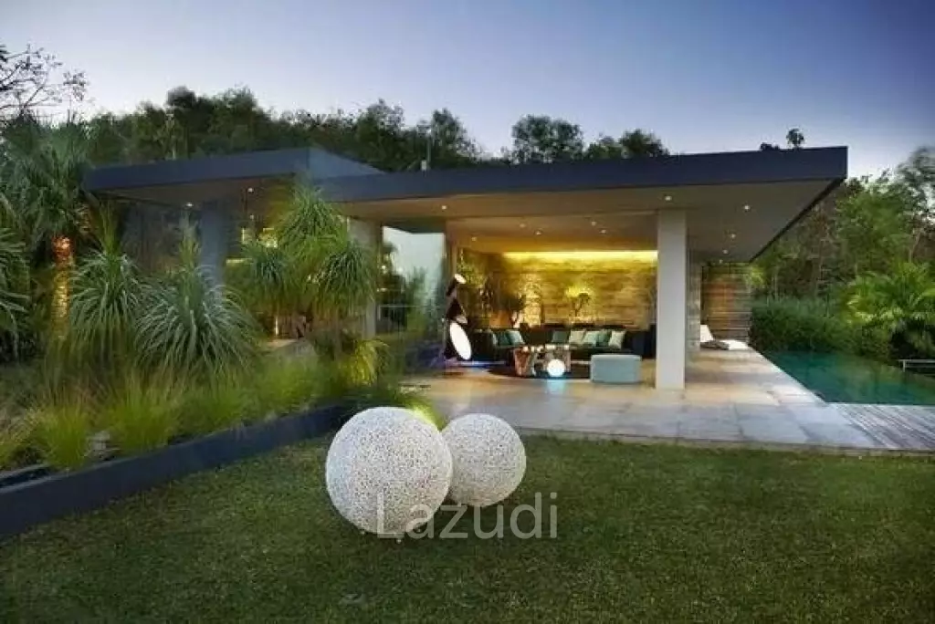 Modern designer 4 bedrooms villa fully furnished with sea views