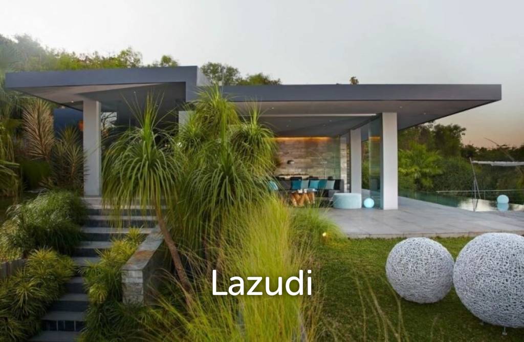 Modern designer 4 bedrooms villa fully furnished with sea views