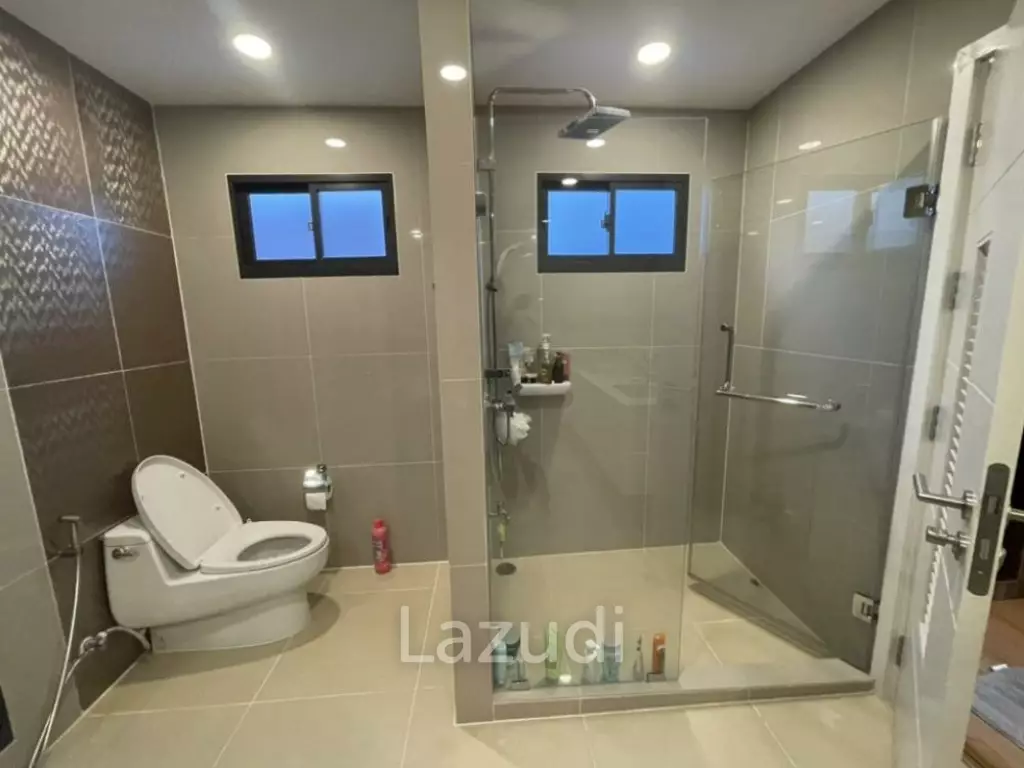 5 Bed 5 Bath House For Sale