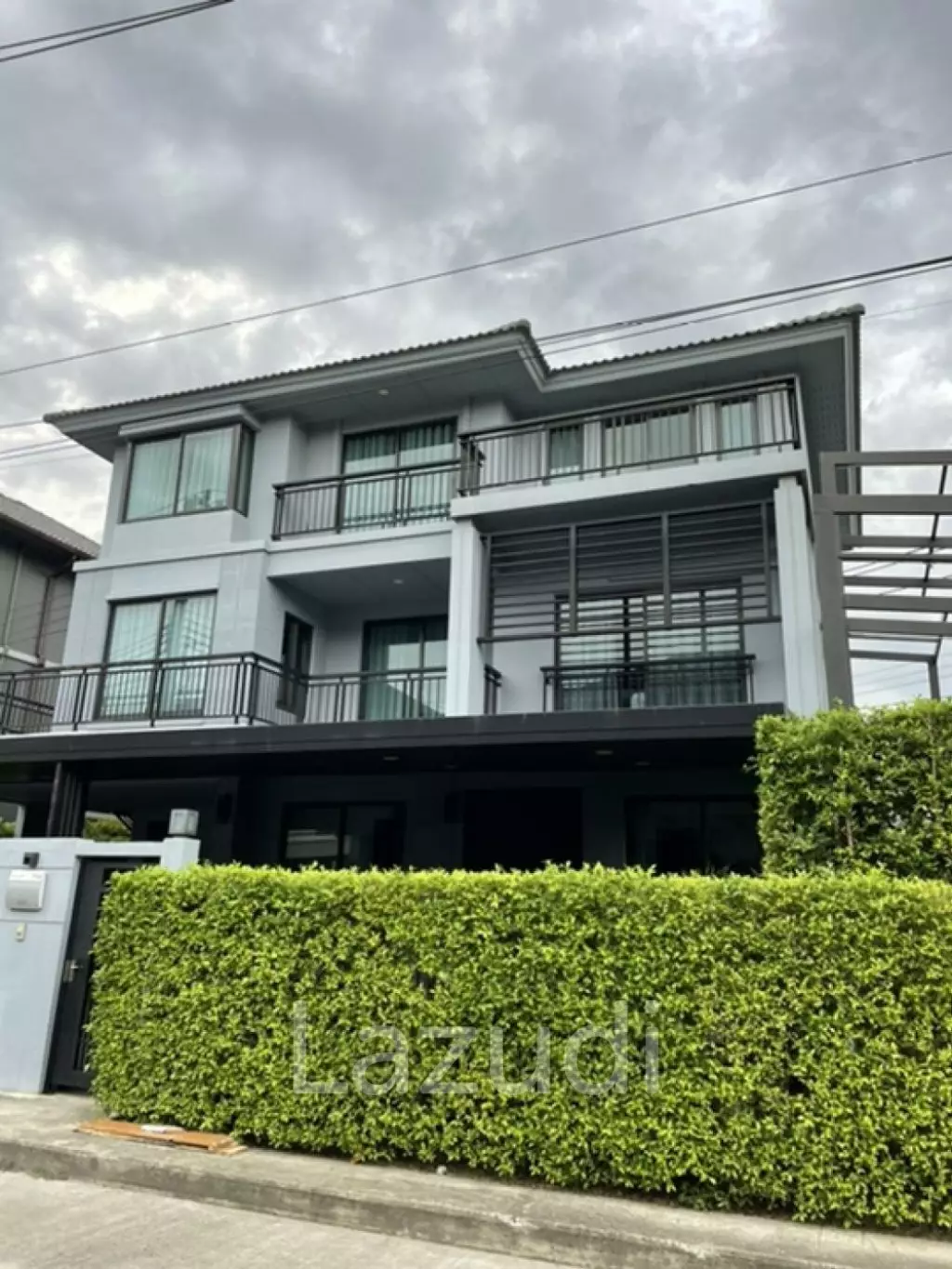 5 Bed 5 Bath House For Sale