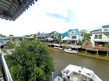 Nice House close to the beach for sale