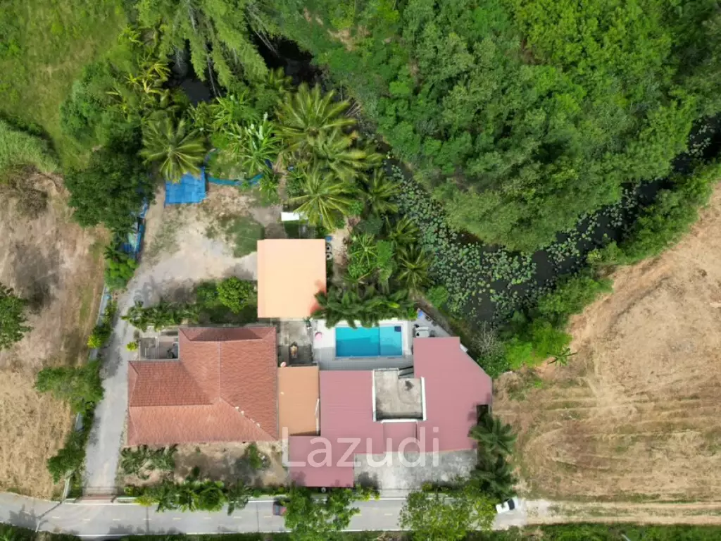 Great  Value 9 Bed Pool Villa with large land plot