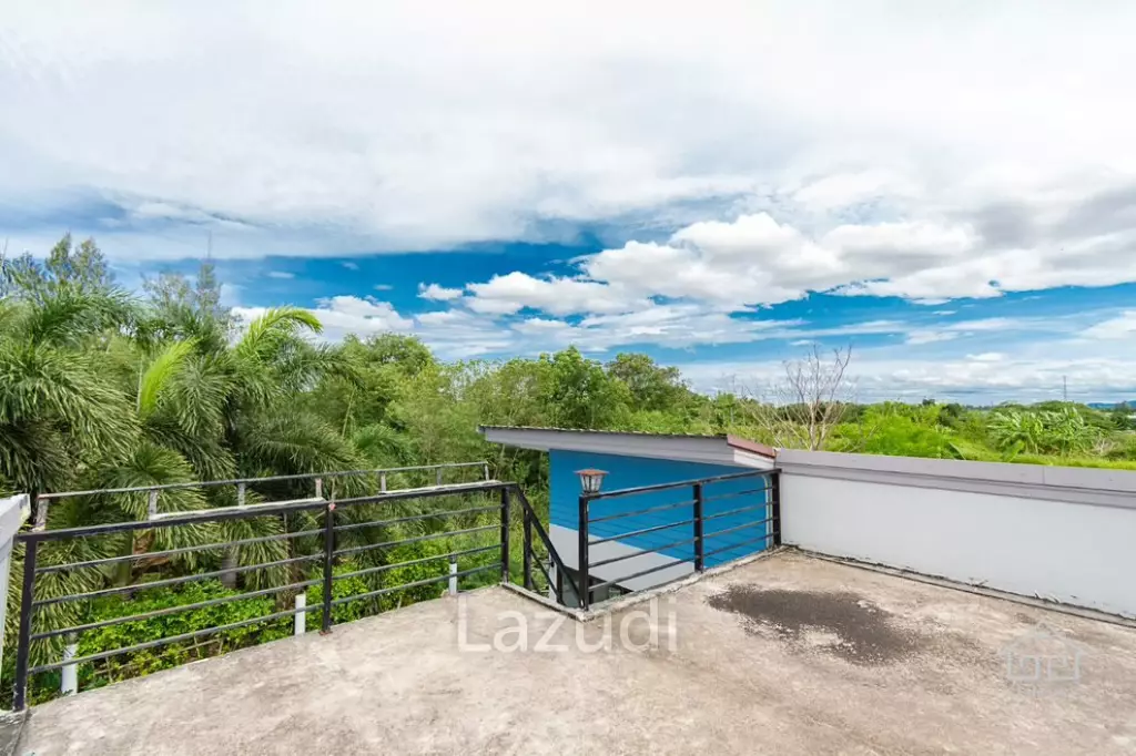 Great  Value 9 Bed Pool Villa with large land plot
