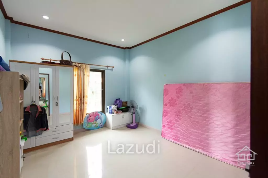 Great  Value 9 Bed Pool Villa with large land plot