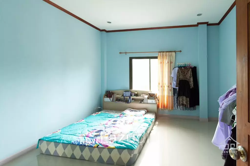 Great  Value 9 Bed Pool Villa with large land plot