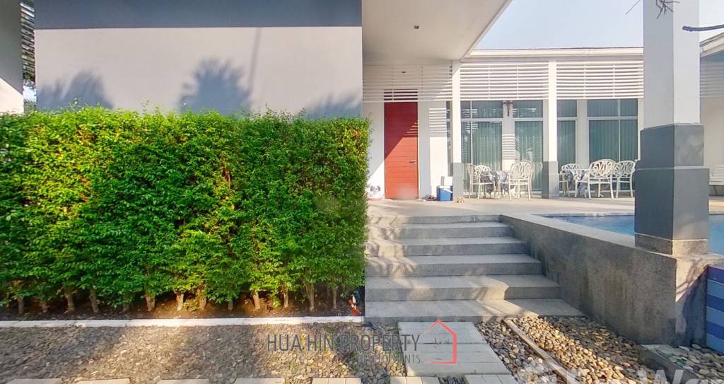 3 Bed 2 Bath Pool Villa For Sale in Cha-Am