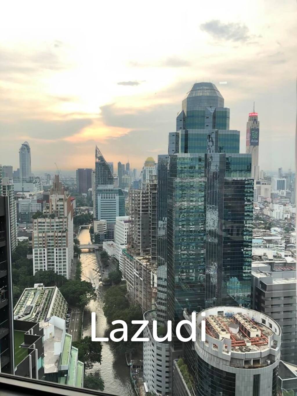 35 sqm high floor condo at Life One Wireless Lumpini Pathum Wan Bangkok
