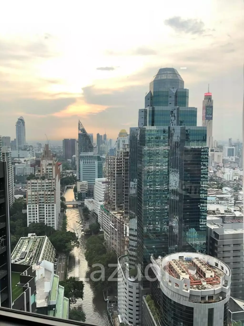 35 sqm high floor condo at Life One Wireless Lumpini Pathum Wan Bangkok