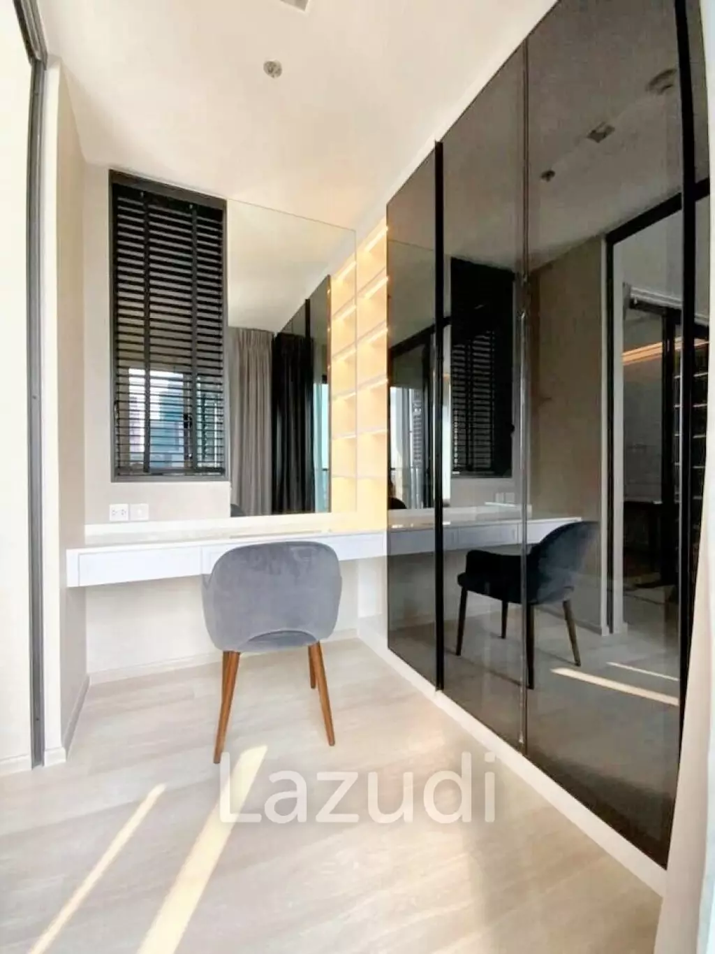 35 sqm high floor condo at Life One Wireless Lumpini Pathum Wan Bangkok