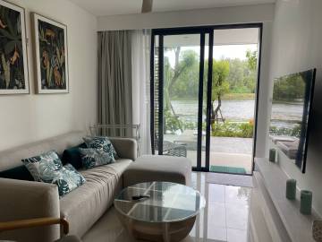 2 bedroom apartment with 33sqm terrace in Freehold