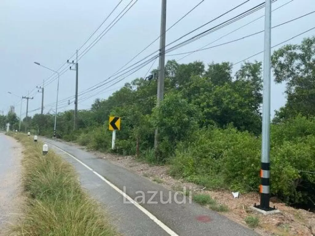 12 Rai of Land, directly on the main highway