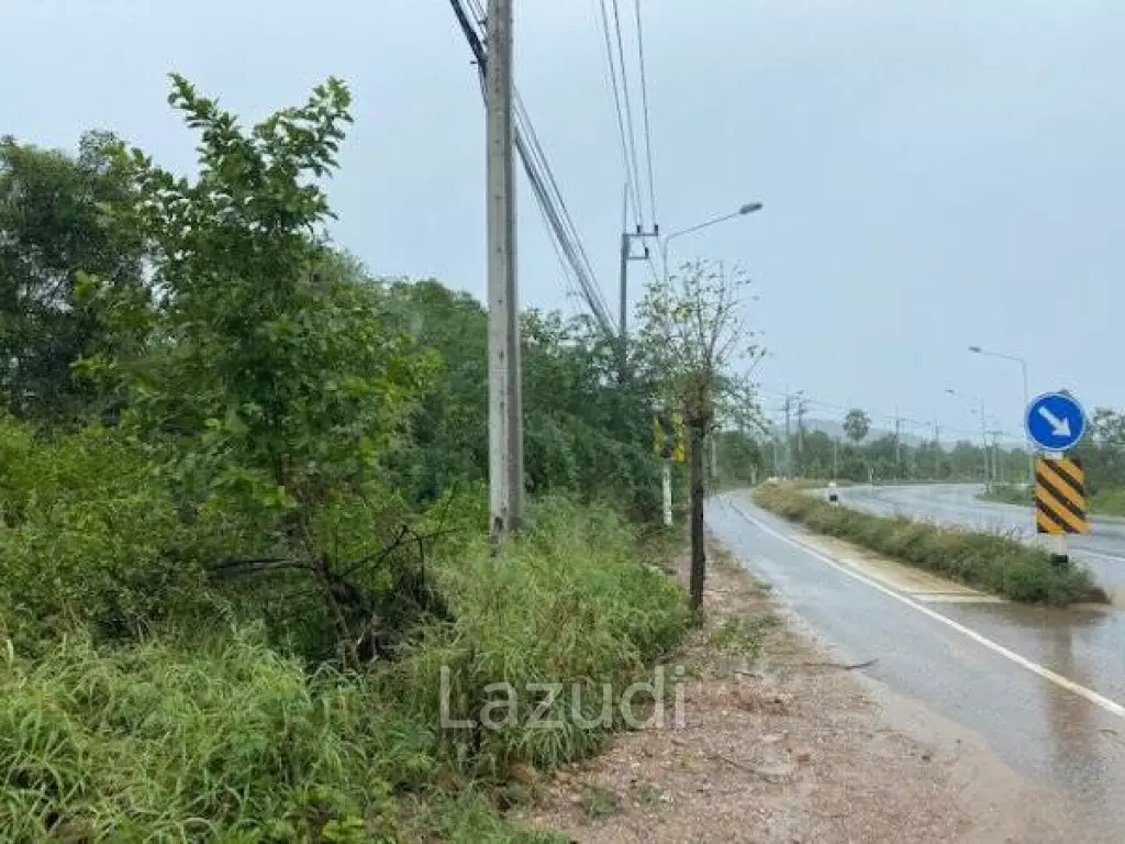 12 Rai of Land, directly on the main highway