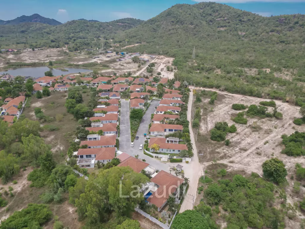 WHITESTONE VILLAS : Luxury Modern 3 Bed Pool Villa