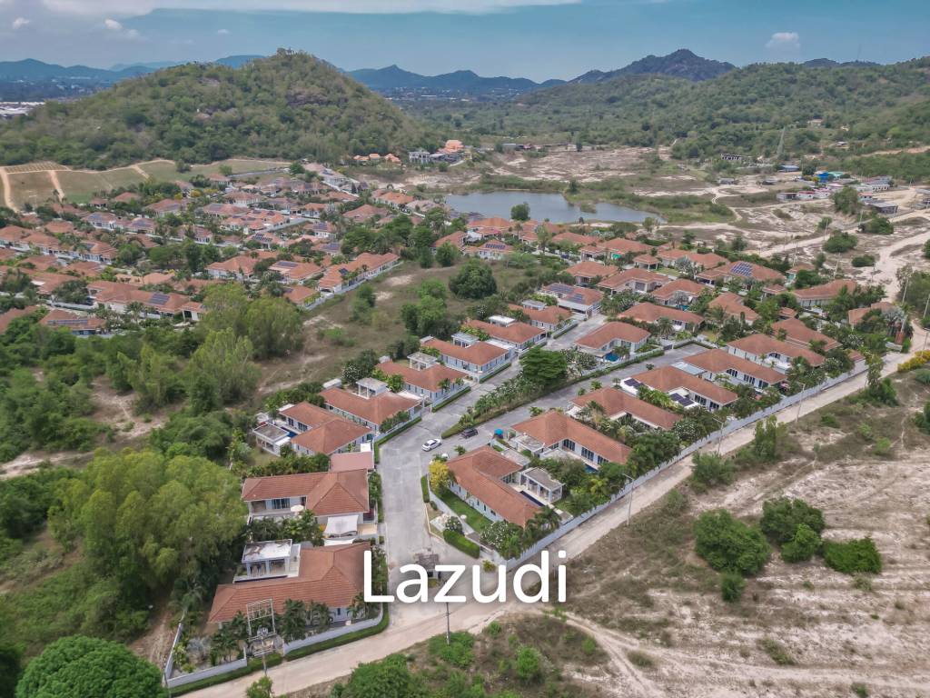 WHITESTONE VILLAS : Luxury Modern 3 Bed Pool Villa