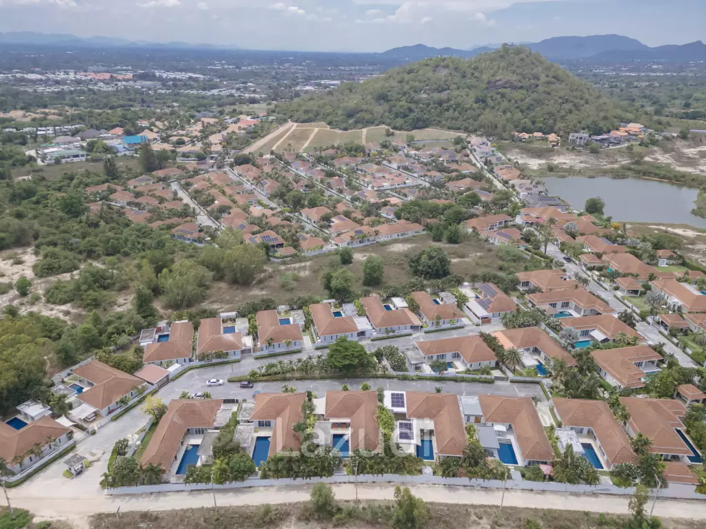 WHITESTONE VILLAS : Luxury Modern 3 Bed Pool Villa