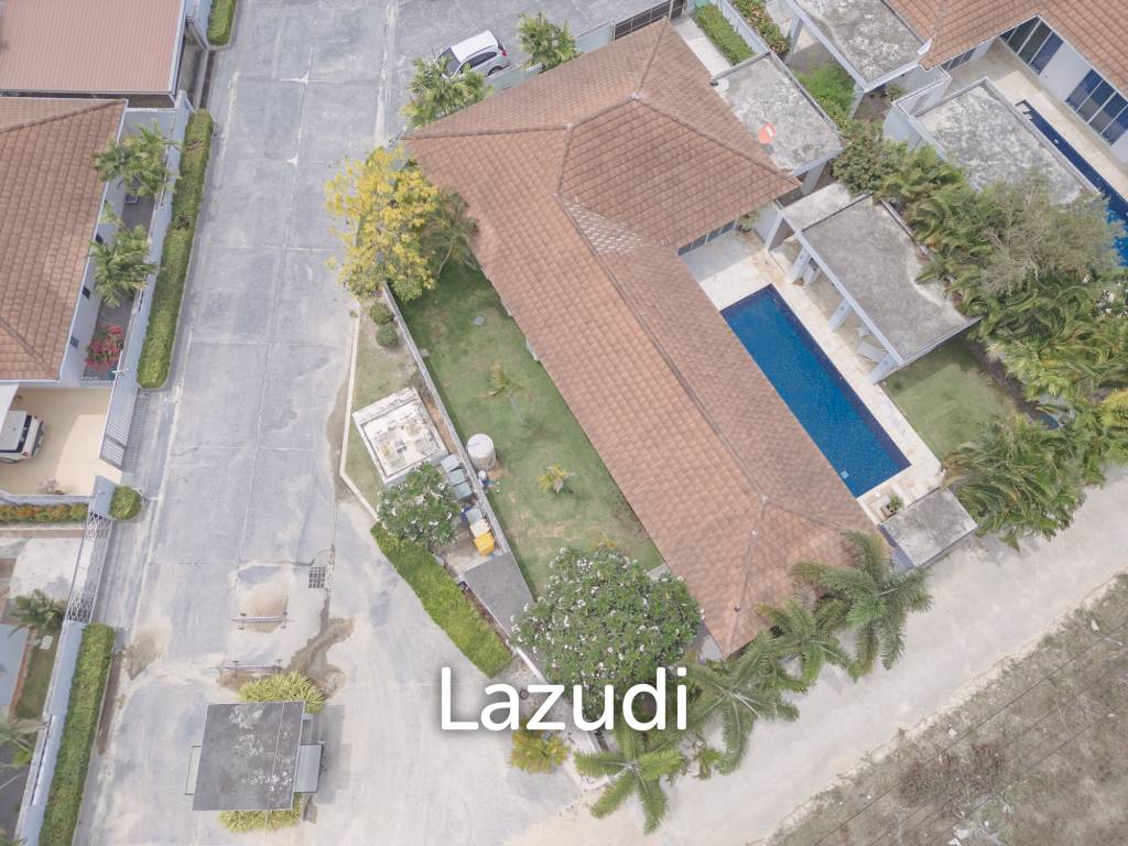 WHITESTONE VILLAS : Luxury Modern 3 Bed Pool Villa