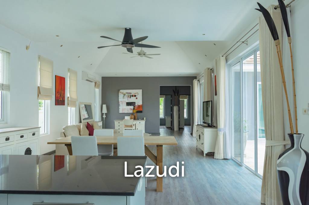 WHITESTONE VILLAS : Luxury Modern 3 Bed Pool Villa