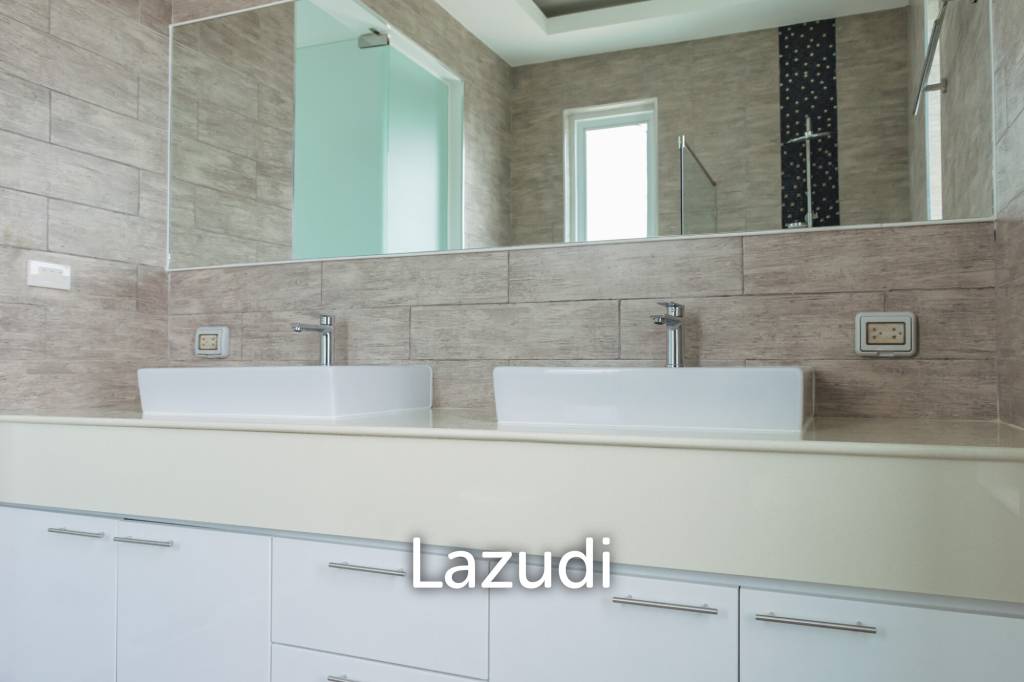 WHITESTONE VILLAS : Luxury Modern 3 Bed Pool Villa