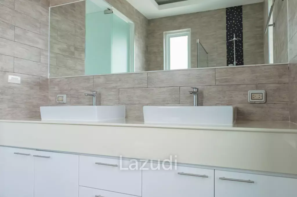 WHITESTONE VILLAS : Luxury Modern 3 Bed Pool Villa