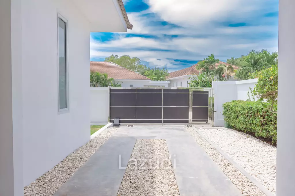 WHITESTONE VILLAS : Luxury Modern 3 Bed Pool Villa