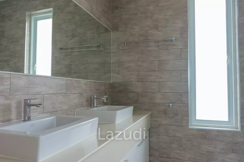 WHITESTONE VILLAS : Luxury Modern 3 Bed Pool Villa