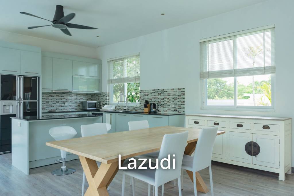 WHITESTONE VILLAS : Luxury Modern 3 Bed Pool Villa