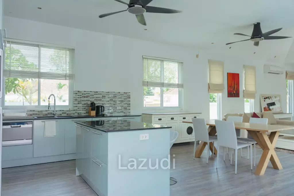 WHITESTONE VILLAS : Luxury Modern 3 Bed Pool Villa