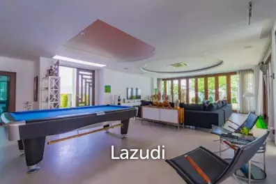 FALCON HILL : High Luxury 4 Bed Pool Villa + Maids Quarters