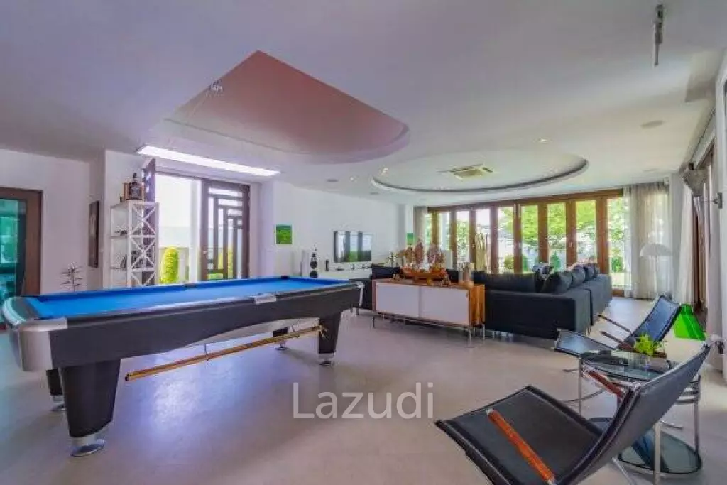FALCON HILL : High Luxury 4 Bed Pool Villa + Maids Quarters