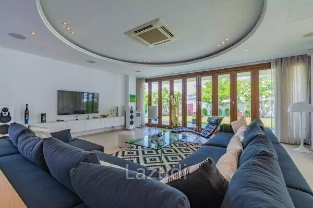 FALCON HILL : High Luxury 4 Bed Pool Villa + Maids Quarters