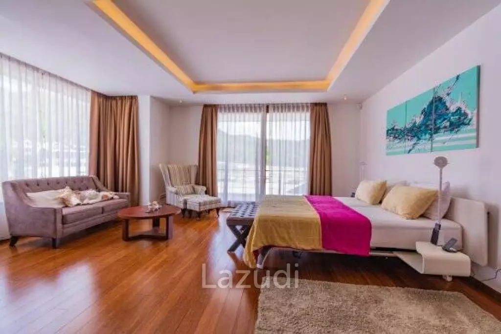 FALCON HILL : High Luxury 4 Bed Pool Villa + Maids Quarters