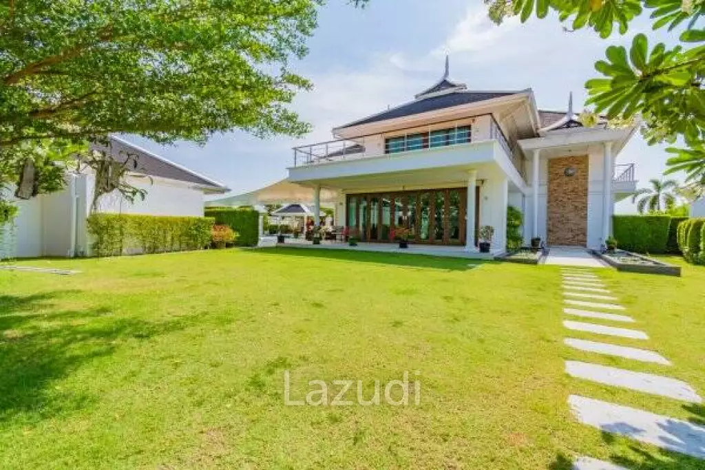 FALCON HILL : High Luxury 4 Bed Pool Villa + Maids Quarters