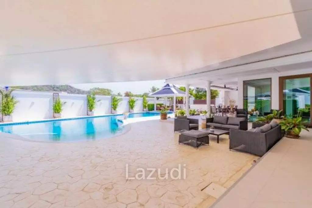 FALCON HILL : High Luxury 4 Bed Pool Villa + Maids Quarters