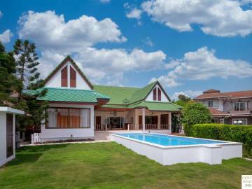 PALM HILLS RESIDENCES : Well designed 3 Bed Pool Villa on the lake at Palm Hills Golf Course.