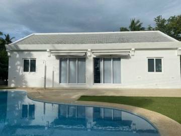 Beachfront 3 or 4 bed pool villa in Dolphin bay.