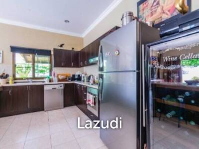 HEIGHTS 2 : Very well presented 3 Bed pool villa