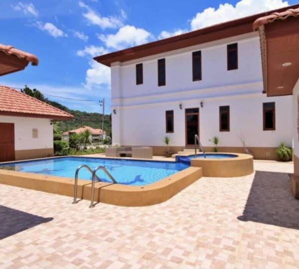 Large 2 storey home or business near the beach Large 2 storey home or business near the beach