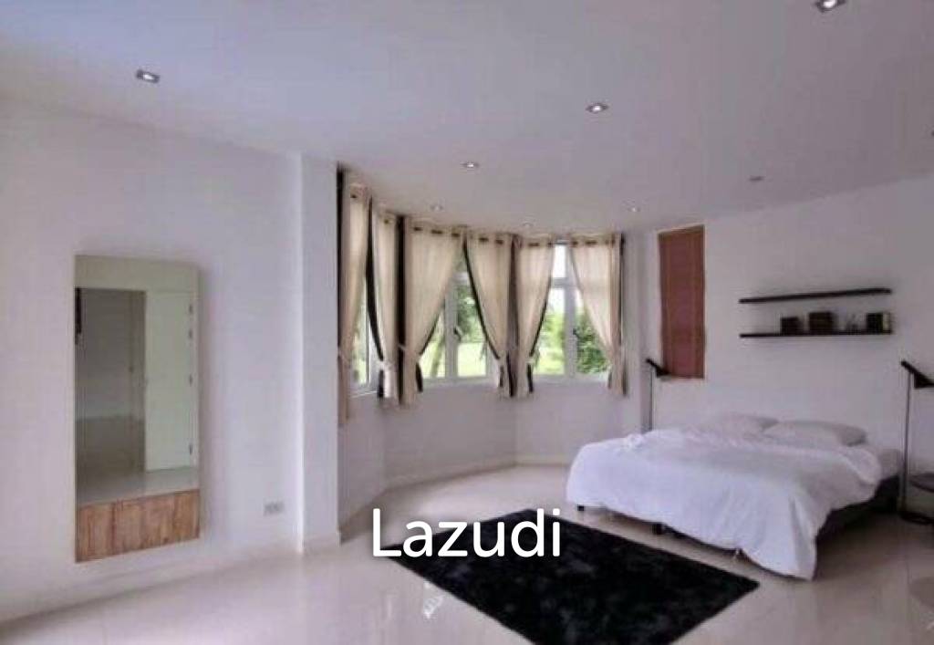 700 Kvm 4 Seng 5 Bad Villa for Salg